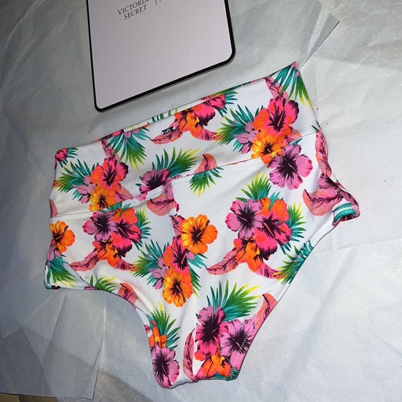 (M) PINK Victoria's Secret SWIM HIGH WAIST SHORTIE - Picture 9 of 10
